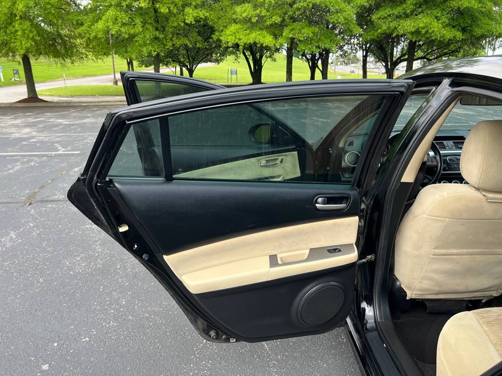 Photo 14 of this MAZDA 6