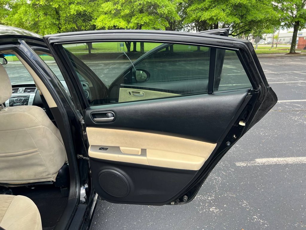 Photo 15 of this MAZDA 6