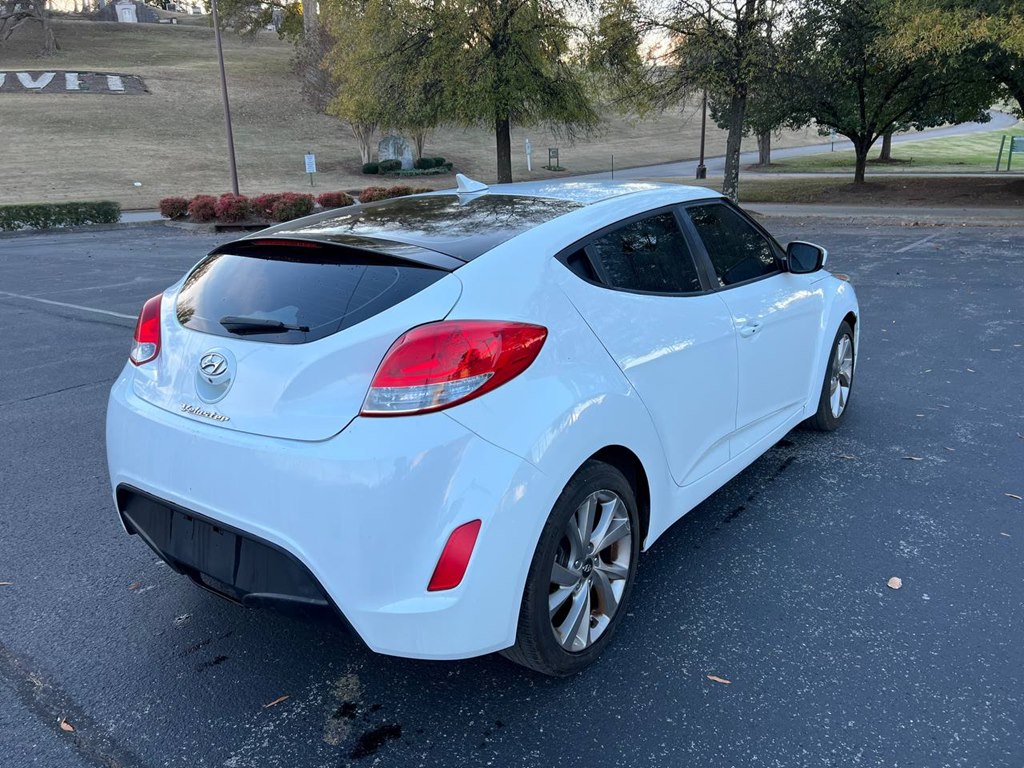 Photo 5 of this HYUNDAI VELOSTER
