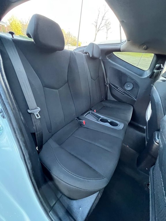 Photo 16 of this HYUNDAI VELOSTER