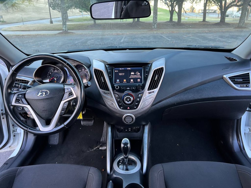 Photo 18 of this HYUNDAI VELOSTER