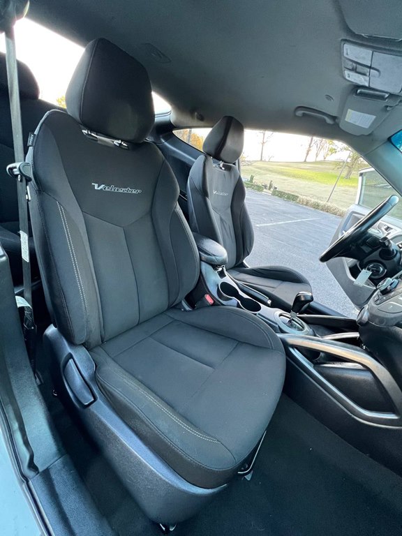 Photo 22 of this HYUNDAI VELOSTER