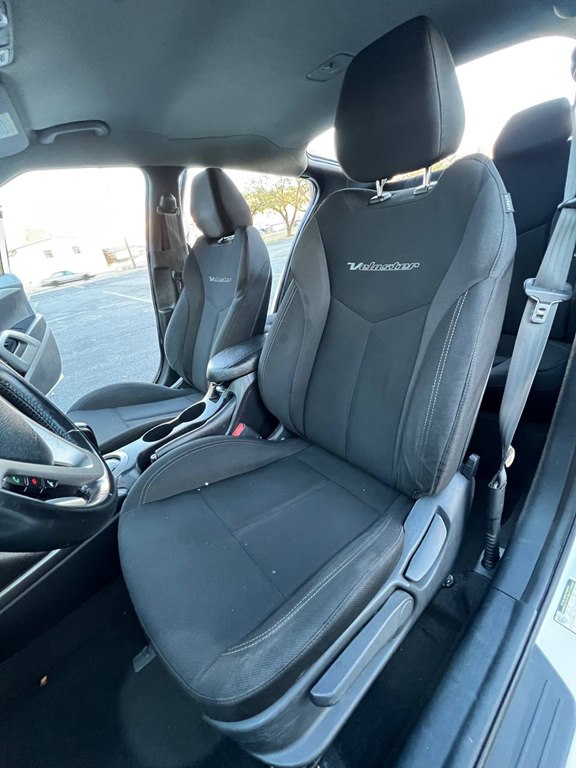 Photo 14 of this HYUNDAI VELOSTER