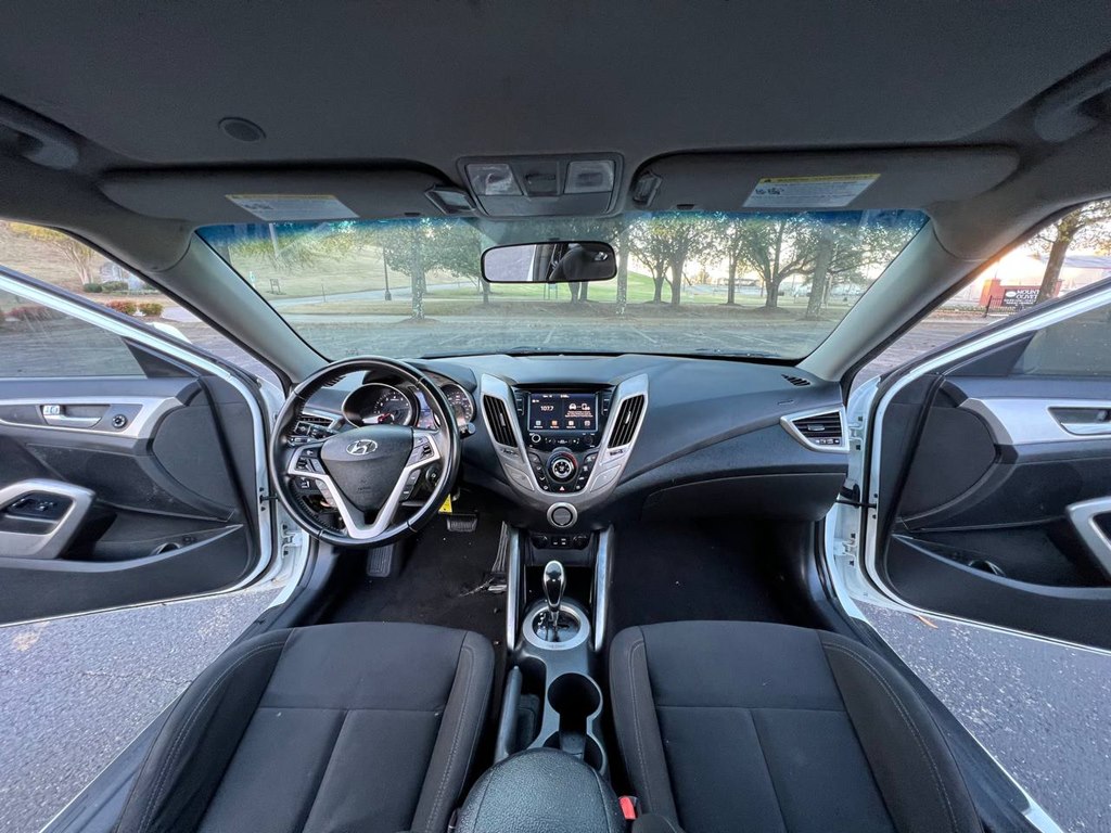 Photo 19 of this HYUNDAI VELOSTER