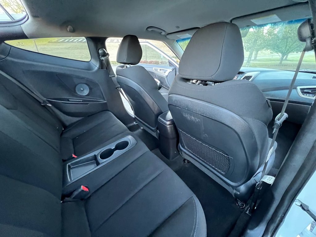 Photo 17 of this HYUNDAI VELOSTER