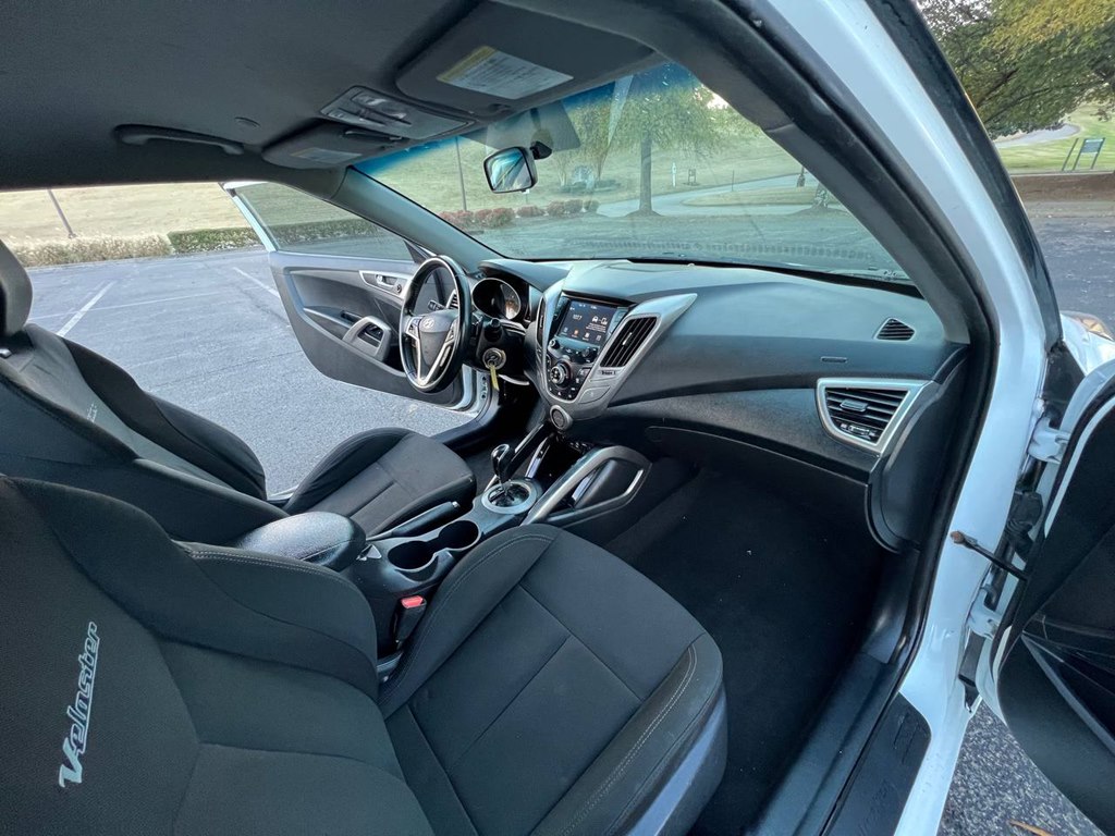 Photo 20 of this HYUNDAI VELOSTER