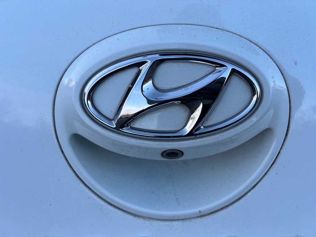 Photo 25 of this HYUNDAI VELOSTER