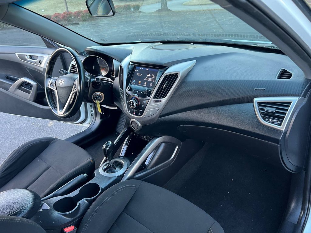 Photo 21 of this HYUNDAI VELOSTER