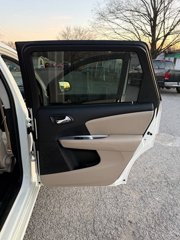 Photo 15 of this DODGE JOURNEY