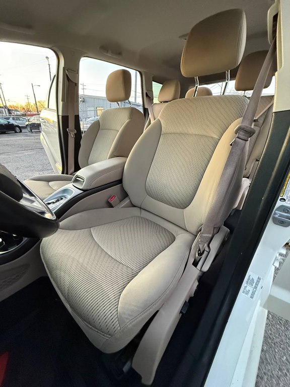 Photo 19 of this DODGE JOURNEY