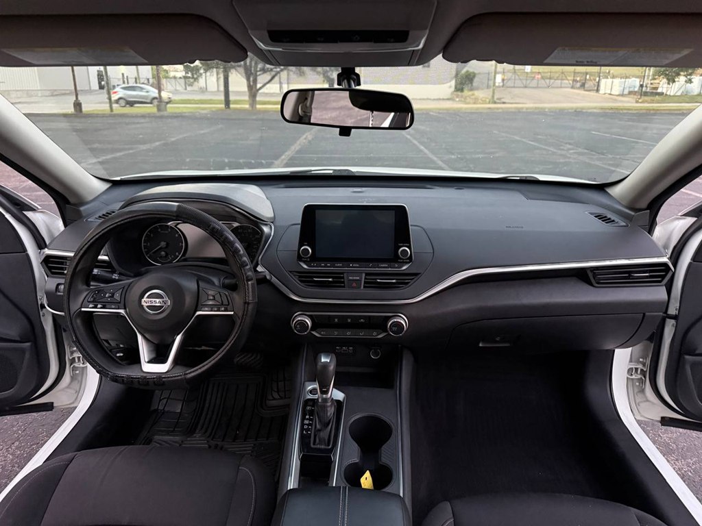 Photo 21 of this NISSAN ALTIMA