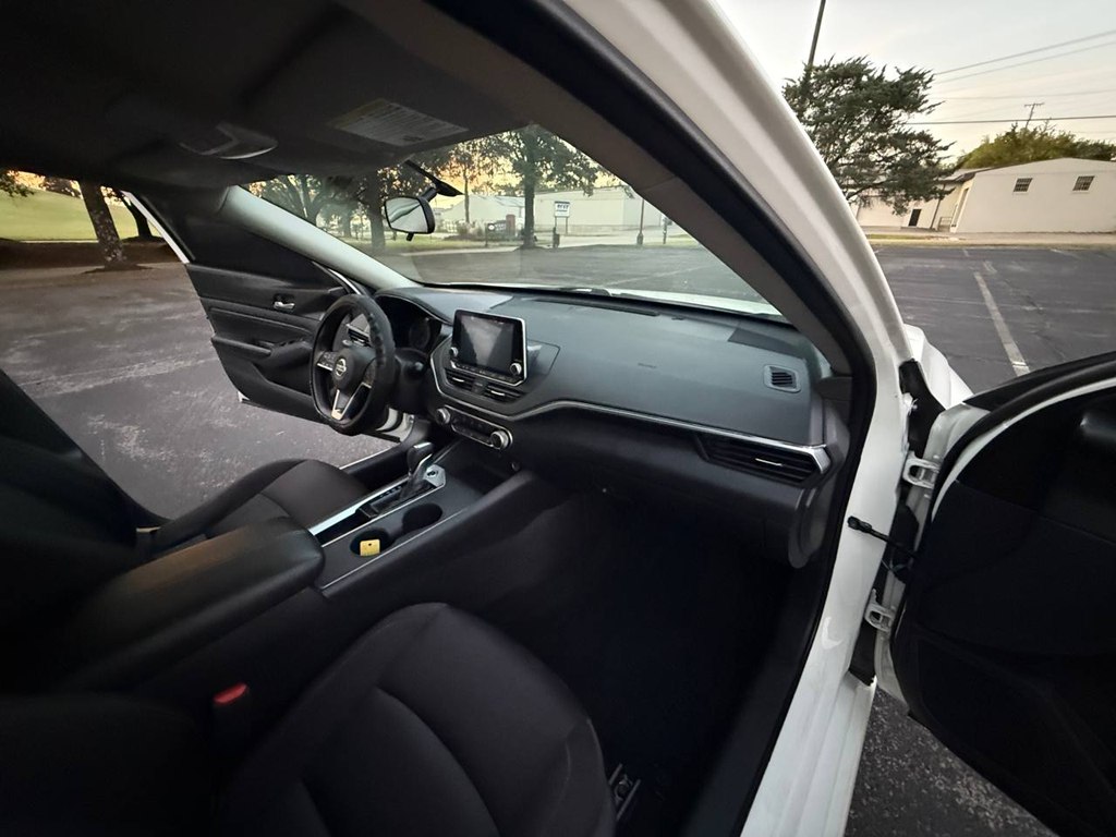 Photo 23 of this NISSAN ALTIMA