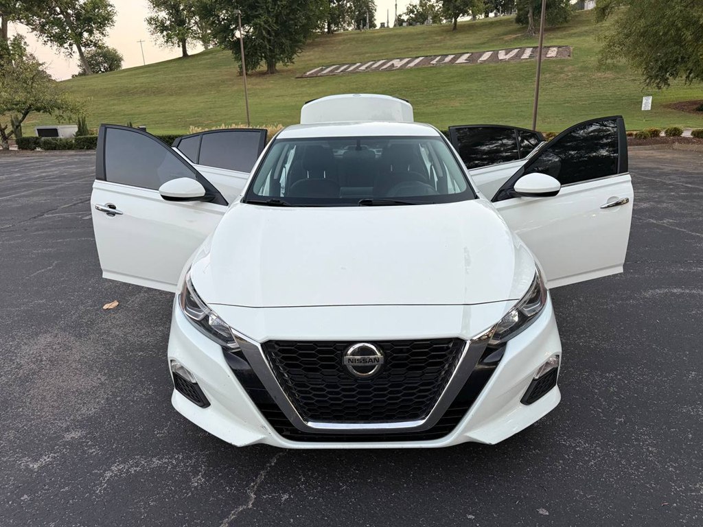 Photo 12 of this NISSAN ALTIMA