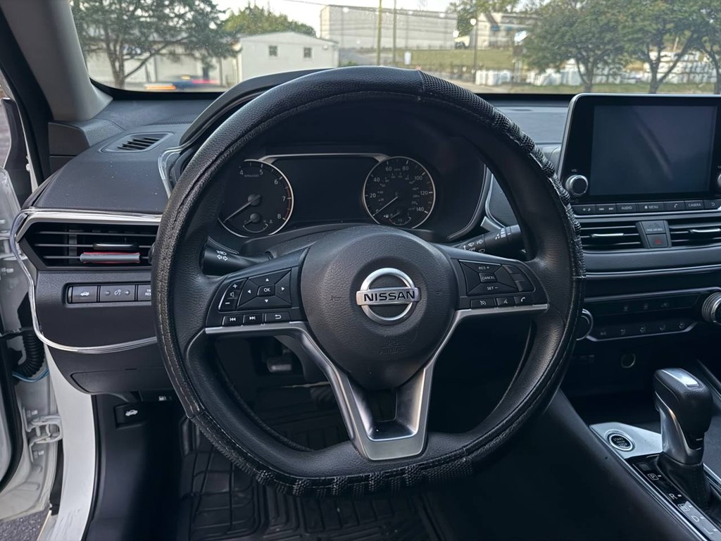 Photo 32 of this NISSAN ALTIMA