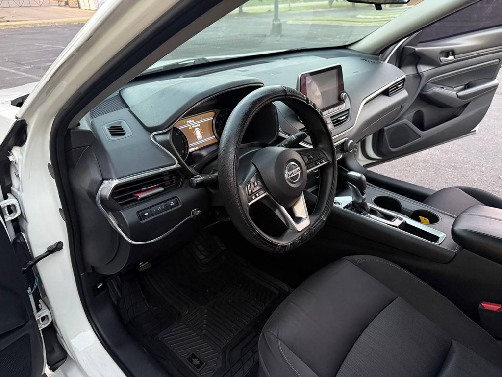 Photo 13 of this NISSAN ALTIMA