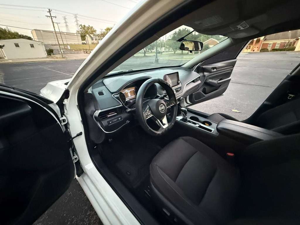Photo 14 of this NISSAN ALTIMA