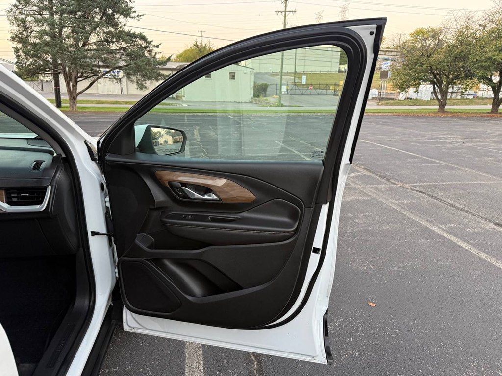 Photo 17 of this GMC TERRAIN