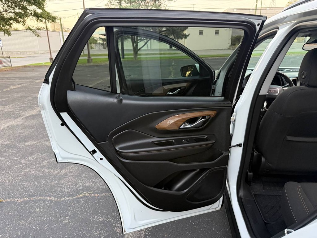 Photo 14 of this GMC TERRAIN