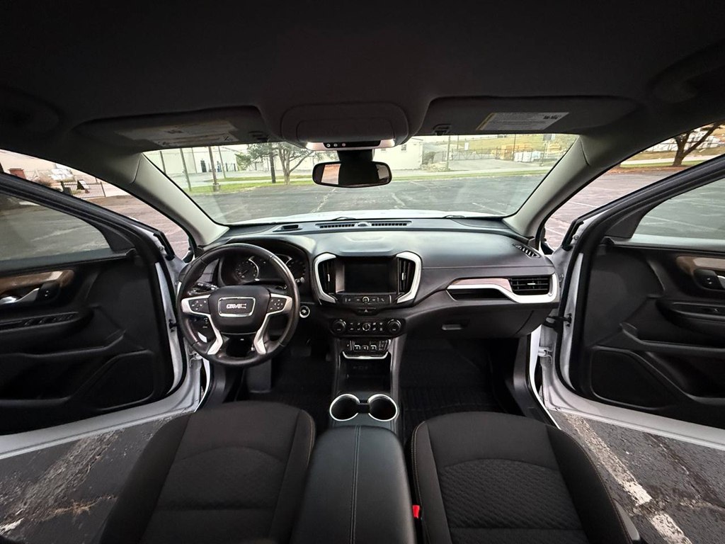 Photo 25 of this GMC TERRAIN