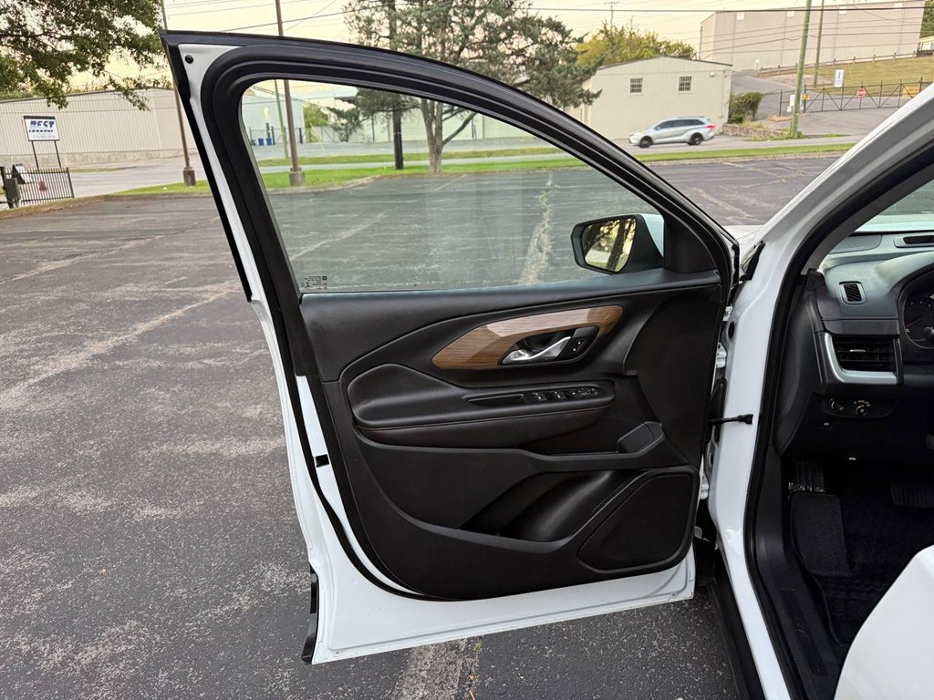 Photo 15 of this GMC TERRAIN