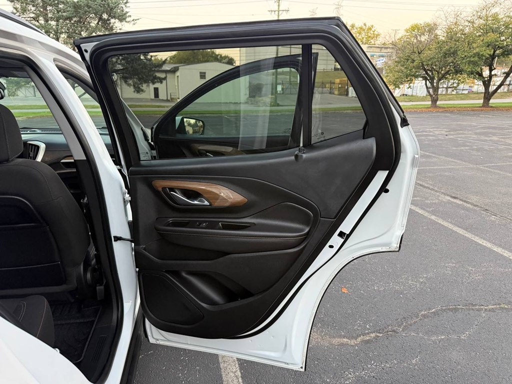 Photo 16 of this GMC TERRAIN