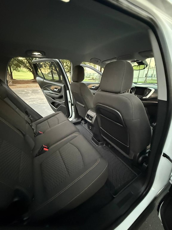 Photo 24 of this GMC TERRAIN
