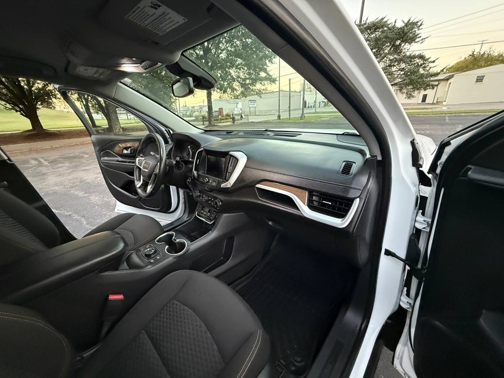 Photo 28 of this GMC TERRAIN