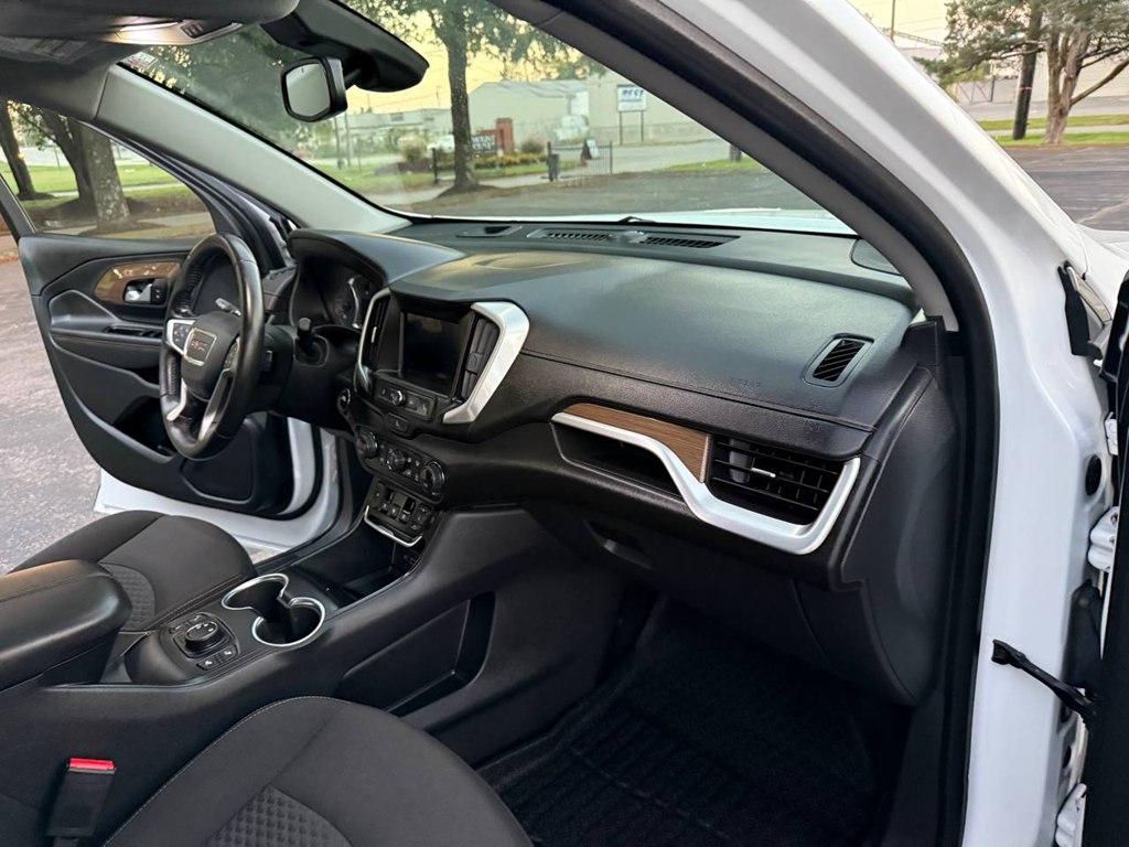 Photo 27 of this GMC TERRAIN