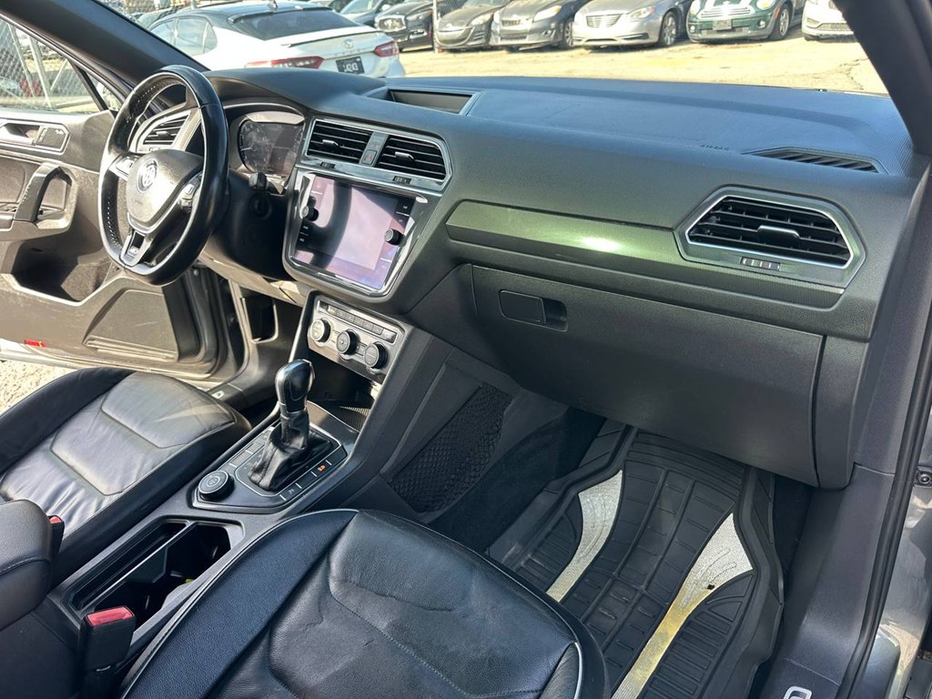 Photo 15 of this VOLKSWAGEN TIGUAN