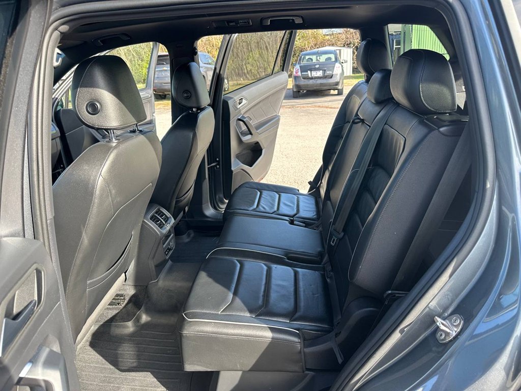 Photo 24 of this VOLKSWAGEN TIGUAN