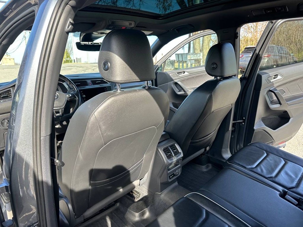 Photo 23 of this VOLKSWAGEN TIGUAN