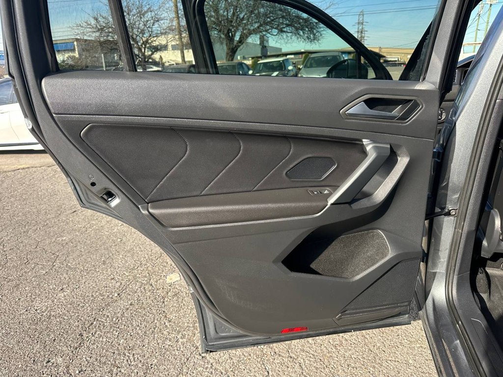Photo 22 of this VOLKSWAGEN TIGUAN