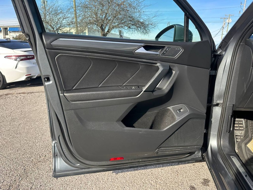 Photo 25 of this VOLKSWAGEN TIGUAN