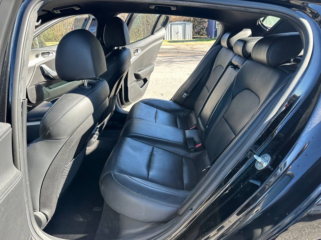 Photo 16 of this KIA STINGER