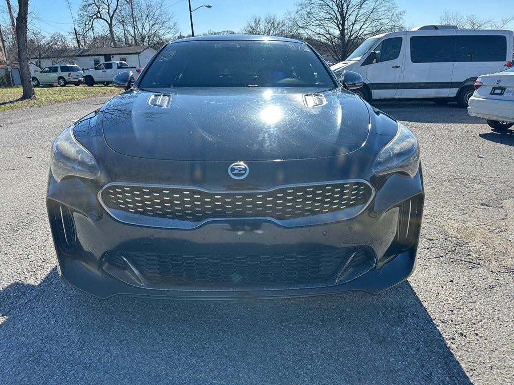 Photo 2 of this KIA STINGER