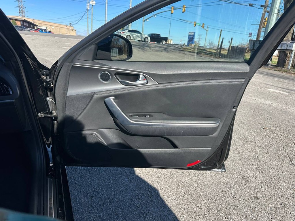 Photo 25 of this KIA STINGER