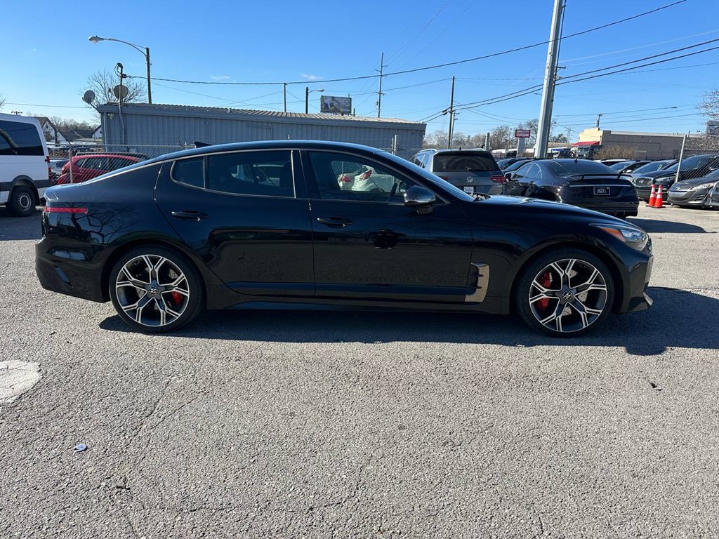 Photo 4 of this KIA STINGER