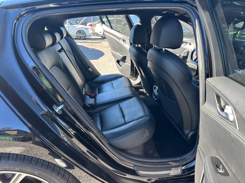 Photo 20 of this KIA STINGER