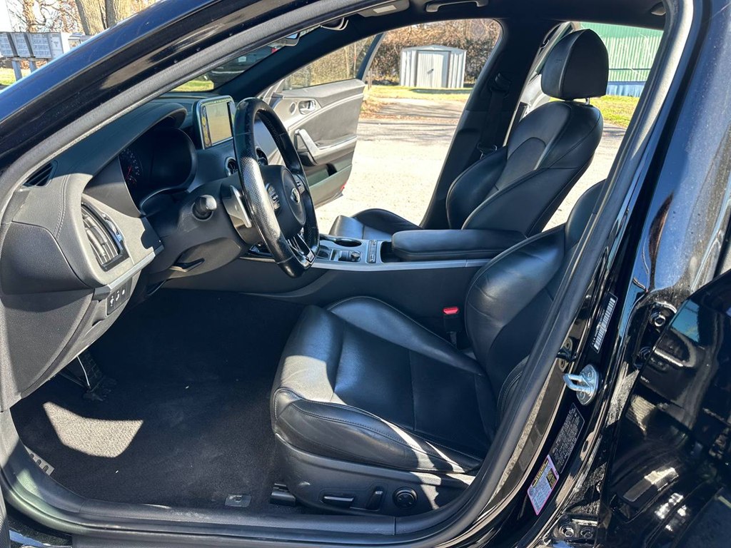 Photo 14 of this KIA STINGER