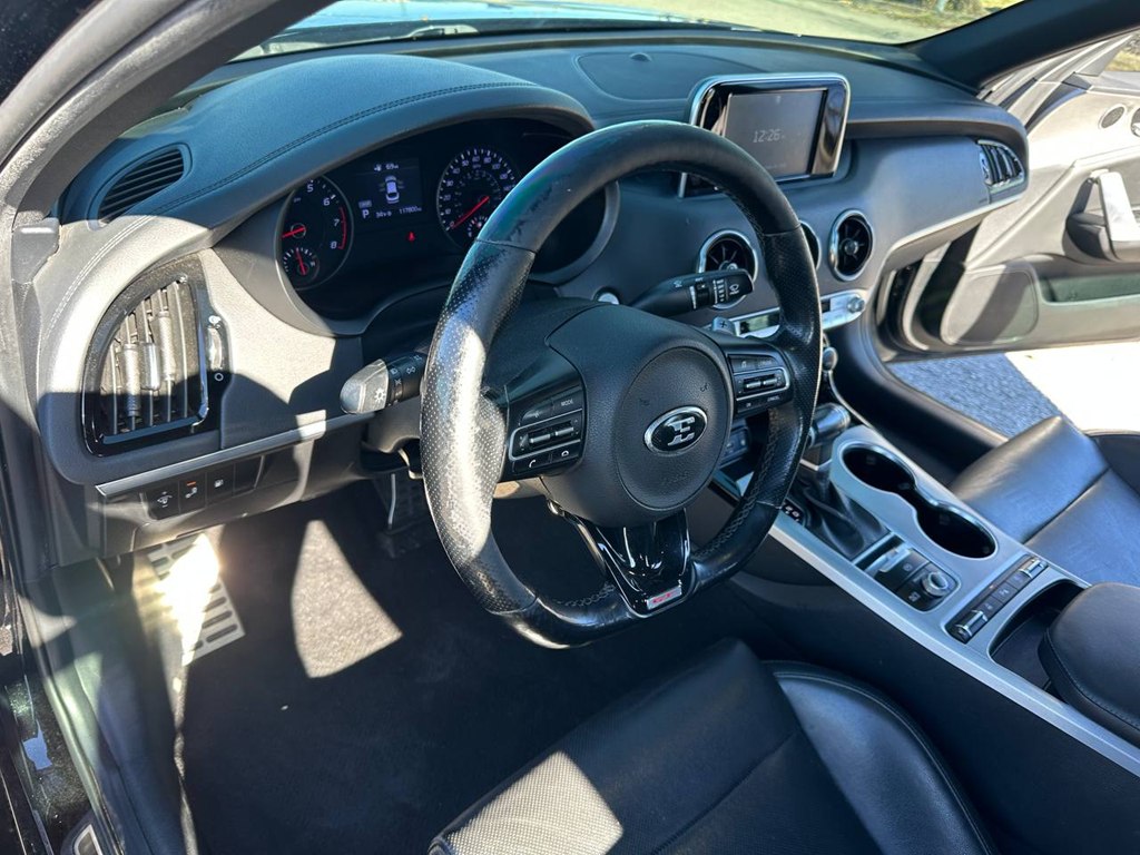 Photo 13 of this KIA STINGER