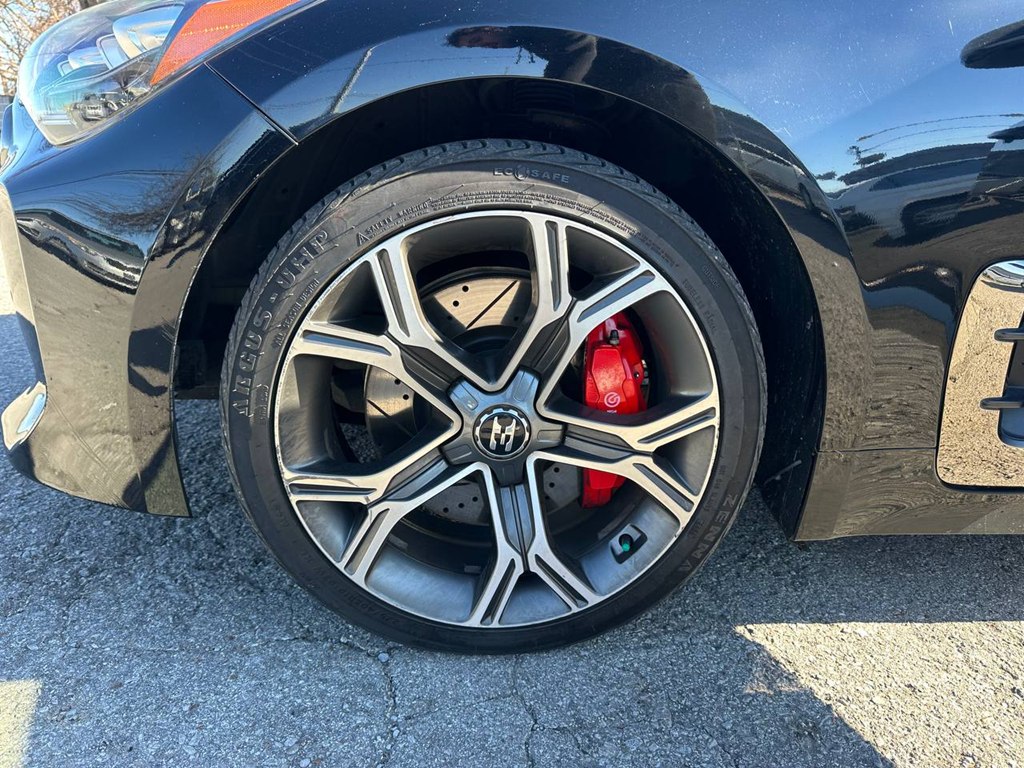 Photo 28 of this KIA STINGER