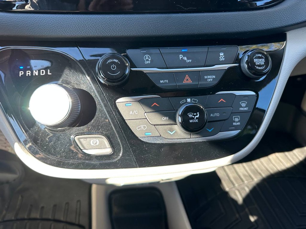Photo 34 of this CHRYSLER PACIFICA