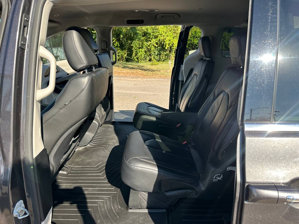 Photo 17 of this CHRYSLER PACIFICA