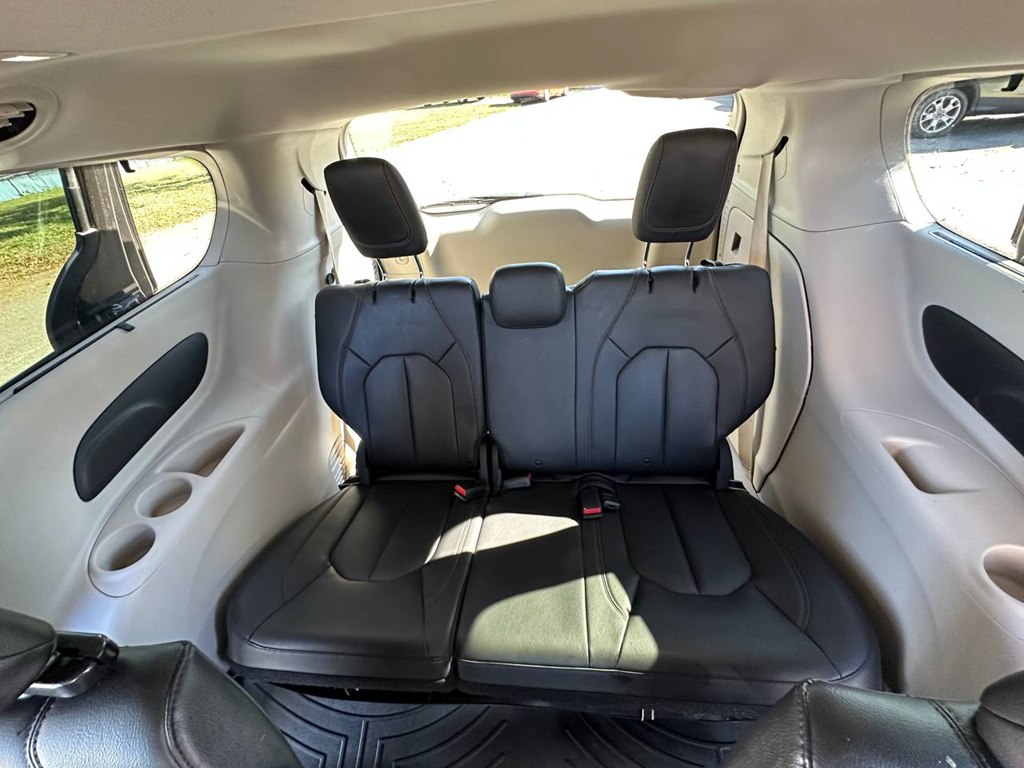 Photo 19 of this CHRYSLER PACIFICA