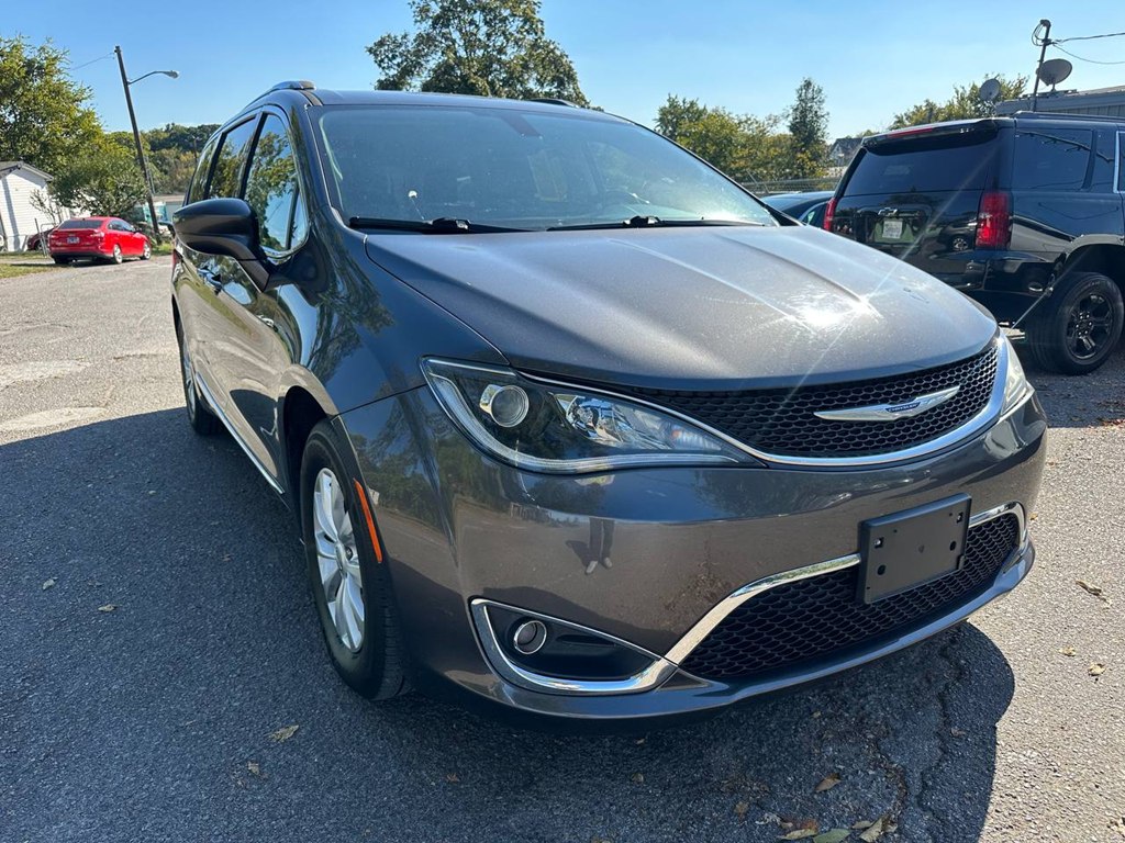 Photo 3 of this CHRYSLER PACIFICA
