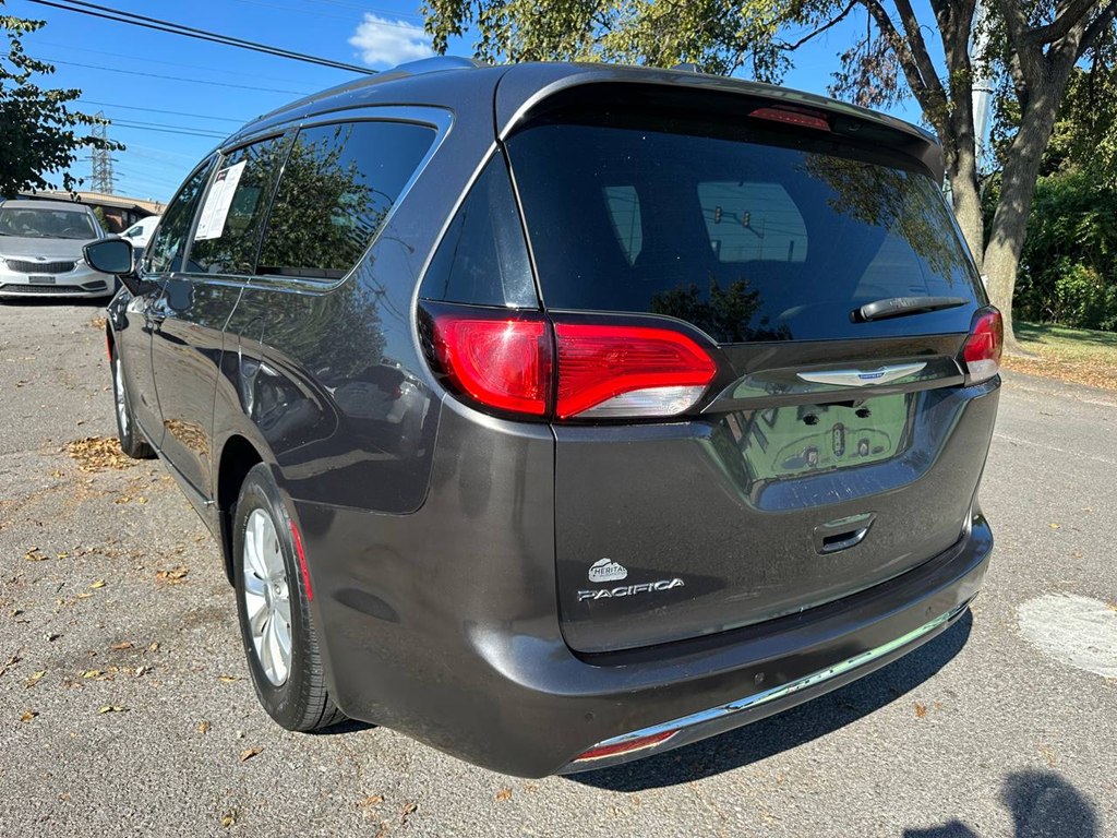 Photo 7 of this CHRYSLER PACIFICA