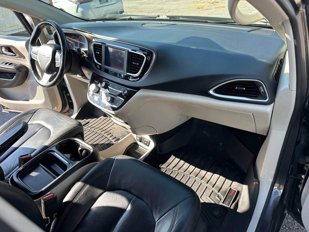 Photo 26 of this CHRYSLER PACIFICA
