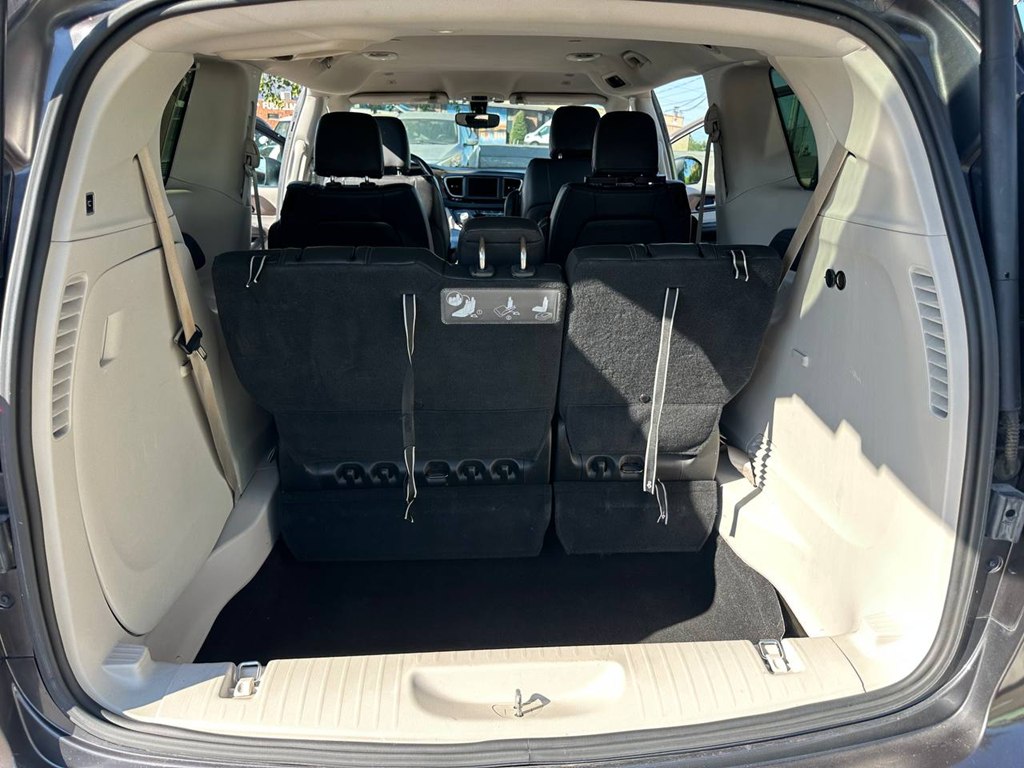 Photo 11 of this CHRYSLER PACIFICA