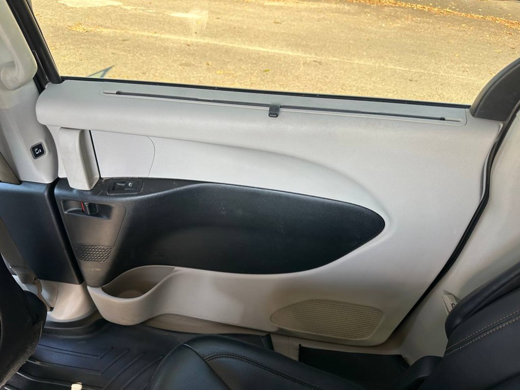 Photo 27 of this CHRYSLER PACIFICA