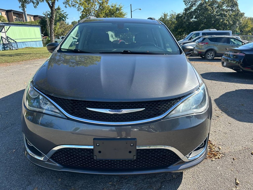 Photo 2 of this CHRYSLER PACIFICA